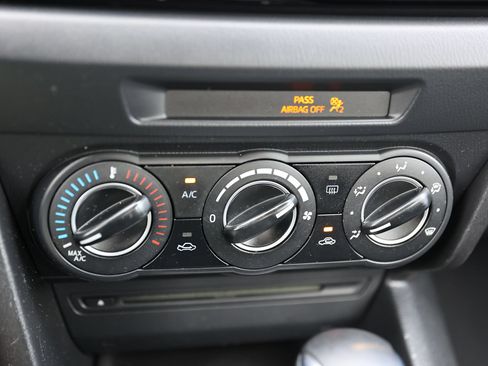 Used 2014 MAZDA MAZDA3 i Touring FWD image 25