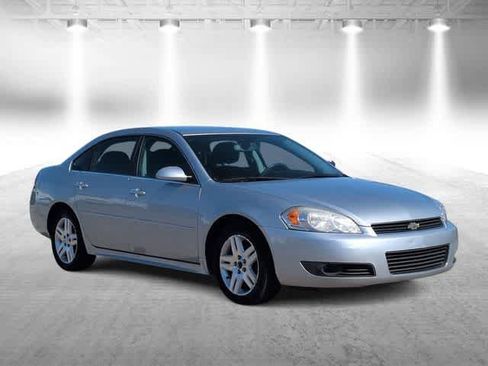 Used 2011 Chevrolet Impala LT FWD image 2
