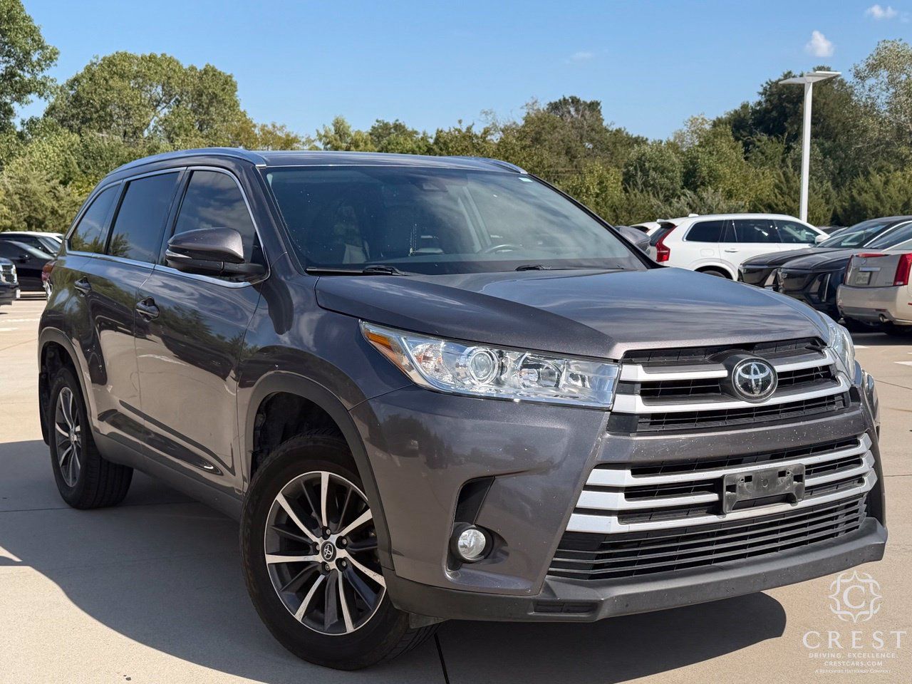 Used 2019 Toyota Highlander XLE FWD image 1