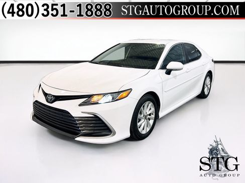 Used 2024 Toyota Camry LE w/ Convenience Package FWD image 1