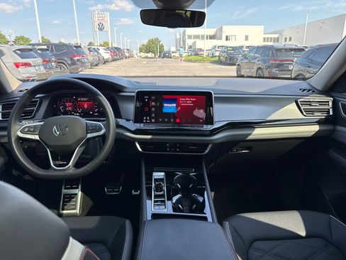 Certified 2025 Volkswagen Atlas Peak Edition SE AWD/4WD image 19