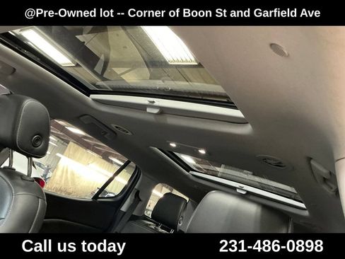 Used 2019 GMC Acadia SLT AWD/4WD image 13