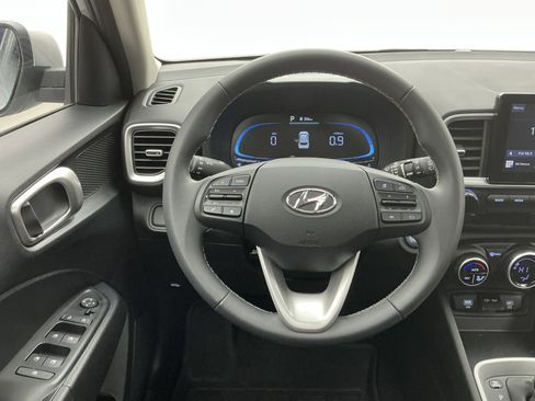 Used 2025 Hyundai Venue SEL image 21