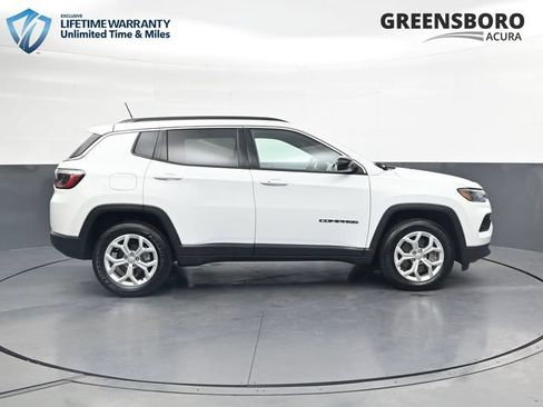 Used 2024 Jeep Compass Latitude AWD/4WD image 4