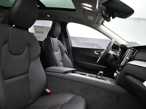 New 2025 Volvo XC60 B5 Plus w/ Protection Package Premier image 28