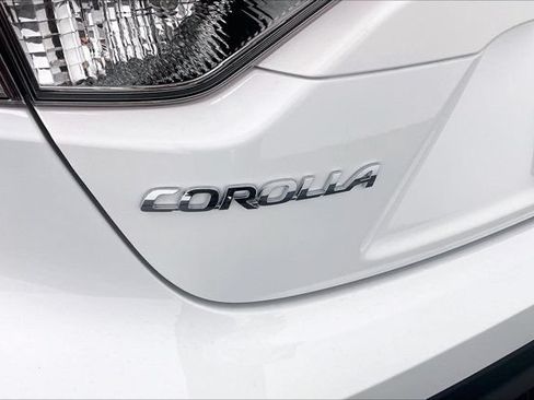 Used 2026 Toyota Corolla LE FWD image 32