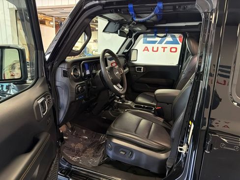 Used 2024 Jeep Wrangler Unlimited Sahara w/ Technology Group AWD/4WD image 15