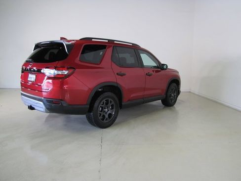Certified 2024 Honda Pilot TrailSport image 25