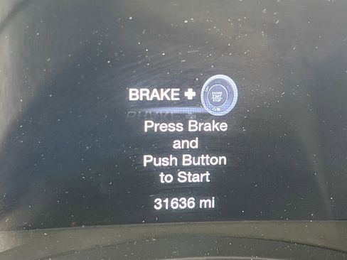 Used 2022 Jeep Grand Cherokee Laredo X image 12