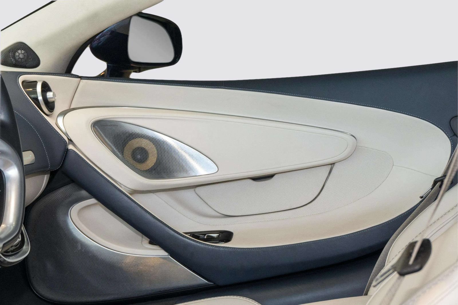 Used 2023 McLaren GT RWD image 12