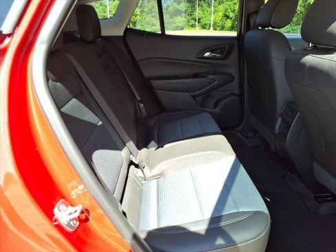 Used 2026 Chevrolet Trax LT w/ LT Convenience Package FWD image 9