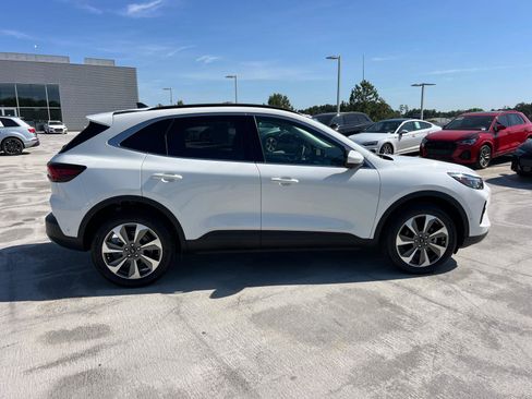 Used 2023 Ford Escape Platinum w/ Premium Technology Package AWD/4WD image 4