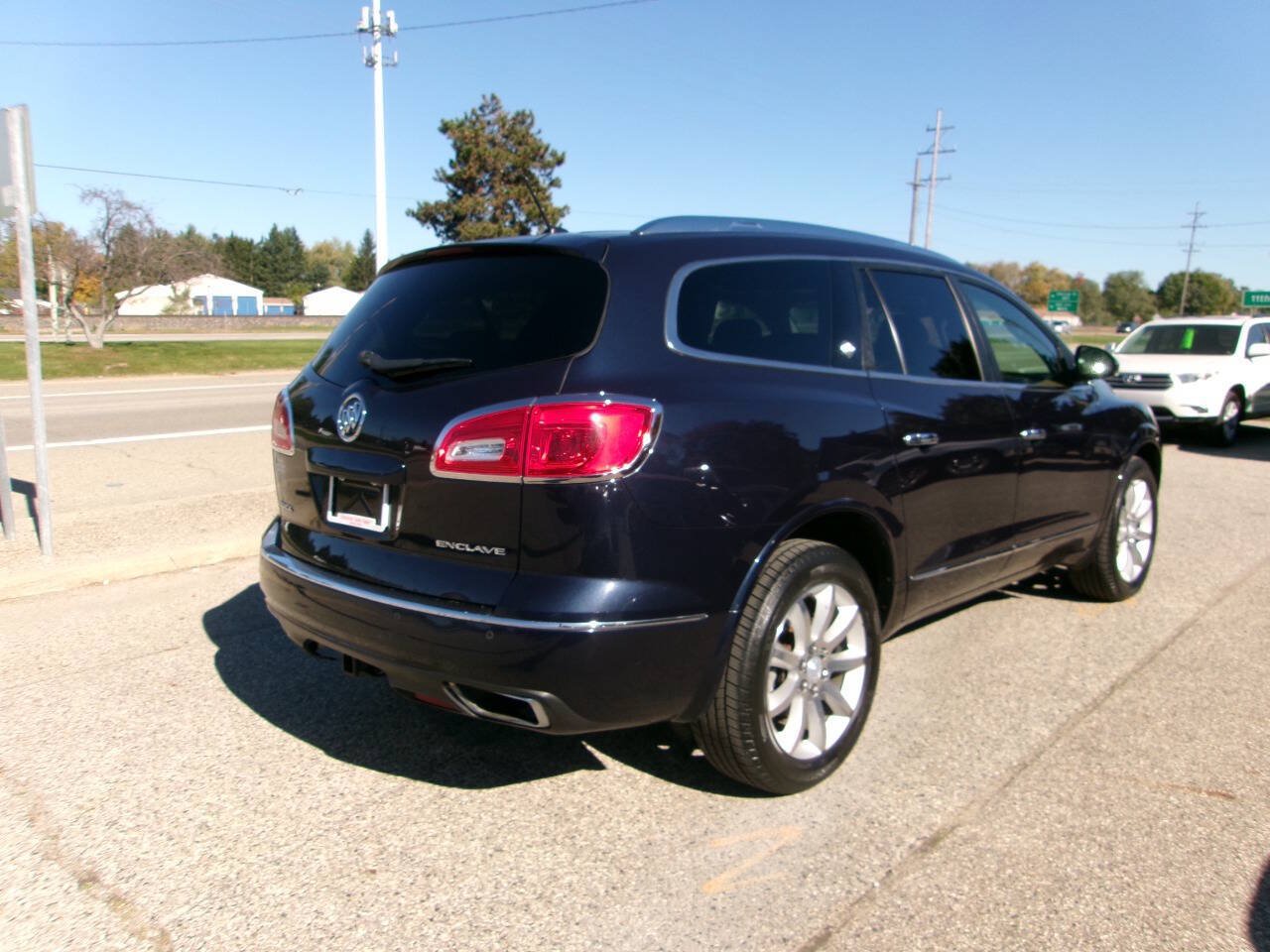 Used 2015 Buick Enclave Premium w/ Trailering Package FWD image 3