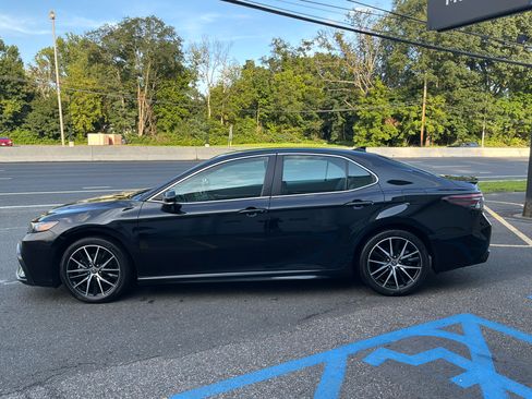 Used 2022 Toyota Camry SE w/ Carpet Mat Package (TMS) FWD image 10