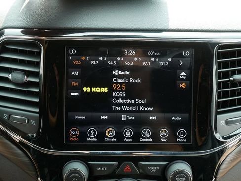 Used 2019 Jeep Grand Cherokee Altitude AWD/4WD image 31