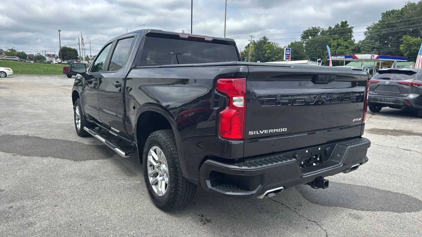 Used 2022 Chevrolet Silverado 1500 RST AWD/4WD image 3