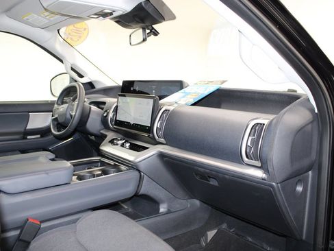 Used 2025 Ford Expedition Active RWD image 31