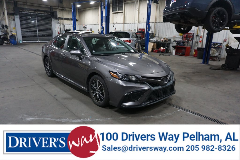 Used 2024 Toyota Camry SE FWD image 1