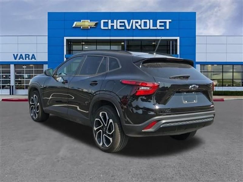 Certified 2026 Chevrolet Trax RS w/ Sunroof Package FWD image 3