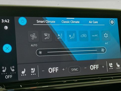 Certified 2024 Volkswagen Atlas Cross Sport SE w/ Panoramic Sunroof Package AWD/4WD image 19