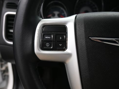 Used 2014 Chrysler 200 Touring image 31