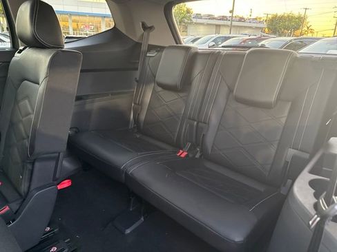Used 2025 Volkswagen Atlas SE image 31