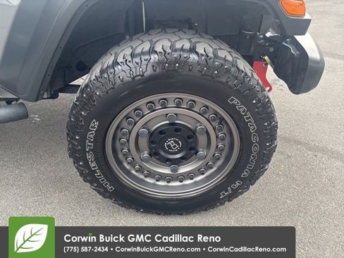 Used 2018 Jeep Wrangler Unlimited Sport S AWD/4WD image 36