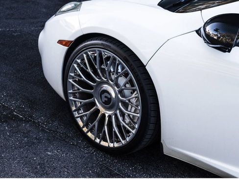 Used 2013 McLaren MP4-12C Spider RWD image 10
