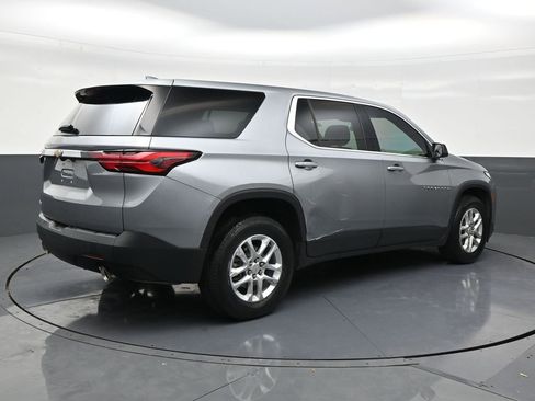 Used 2023 Chevrolet Traverse LS image 5