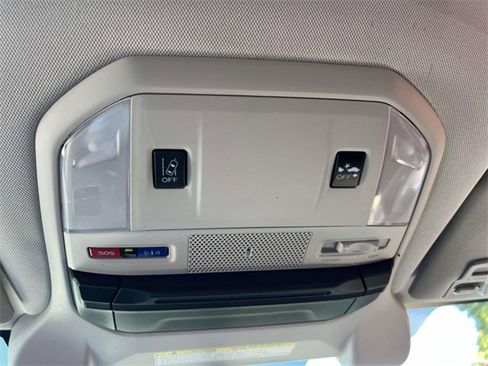 Used 2022 Subaru Ascent Limited image 29