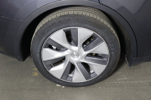 Used 2023 Tesla Model Y 2WD image 42