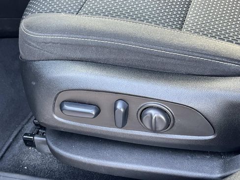 Used 2023 GMC Acadia SLE w/ Driver Convenience Package image 31