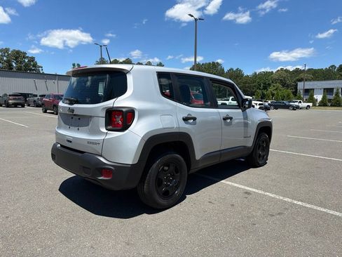 Used 2021 Jeep Renegade Sport AWD/4WD image 5