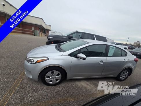 Used 2017 Kia Forte LX image 10