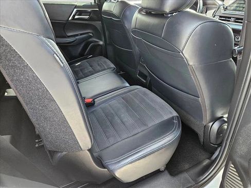 Used 2024 Mitsubishi Outlander SE FWD image 18