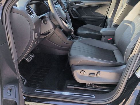 Used 2024 Volkswagen Tiguan SE R-Line image 13