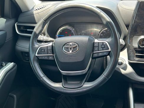 Used 2023 Toyota Highlander LE FWD image 39