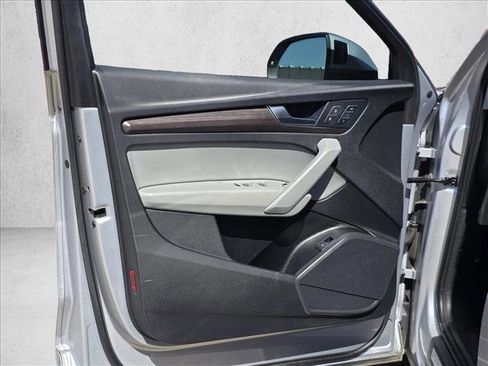 Used 2023 Audi Q5 2.0T Premium w/ Convenience Package image 12