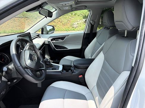Certified 2021 Toyota RAV4 XLE Premium AWD/4WD image 11