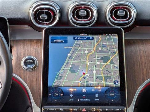 Used 2025 Mercedes-Benz GLC 300 4MATIC image 9