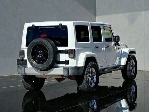 Used 2016 Jeep Wrangler Unlimited Sahara w/ Connectivity Group image 6