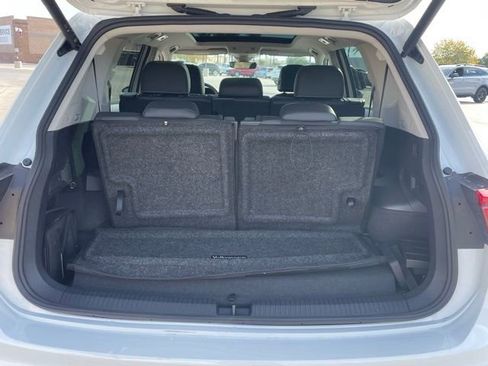Used 2024 Volkswagen Tiguan SE w/ Panoramic Sunroof Package image 14