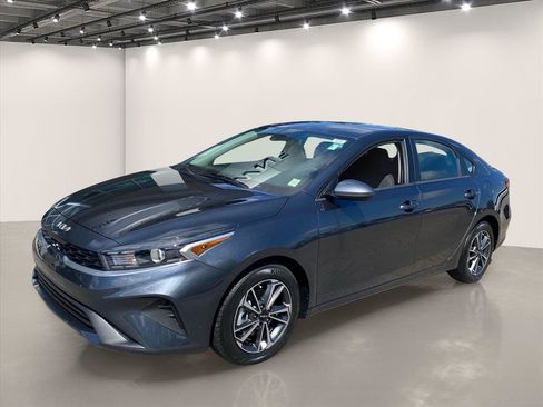 Certified 2023 Kia Forte LXS FWD image 4