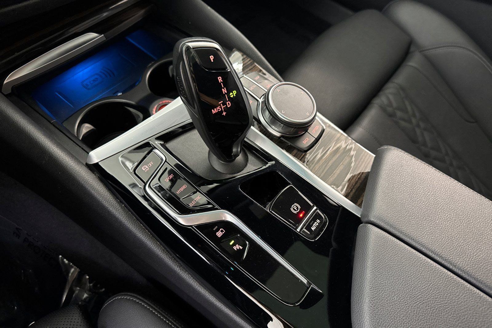 Used 2023 BMW 530e w/ Convenience Package RWD image 18