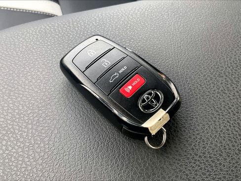 Used 2026 Toyota Camry SE image 14