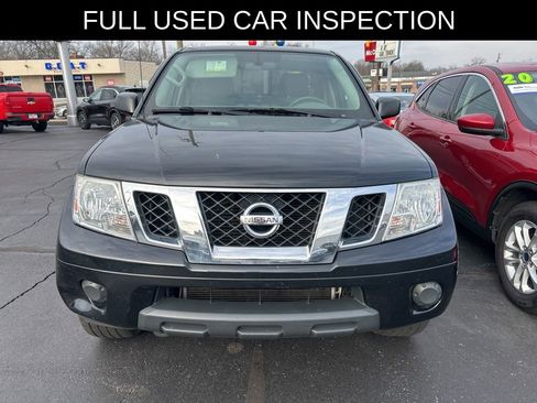 Used 2019 Nissan Frontier SV image 2