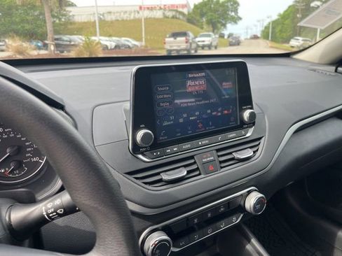 Used 2022 Nissan Altima 2.5 SV image 22