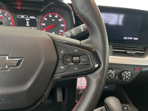 Used 2024 Chevrolet Trax RS w/ Sunroof Package image 7