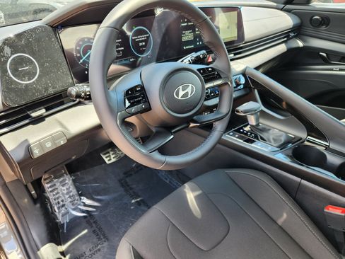 New 2025 Hyundai Elantra Sport image 8