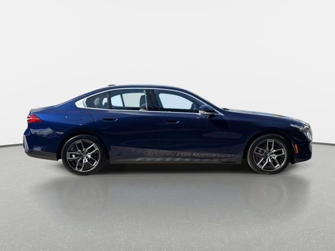 Used 2026 BMW 530i xDrive AWD/4WD image 2